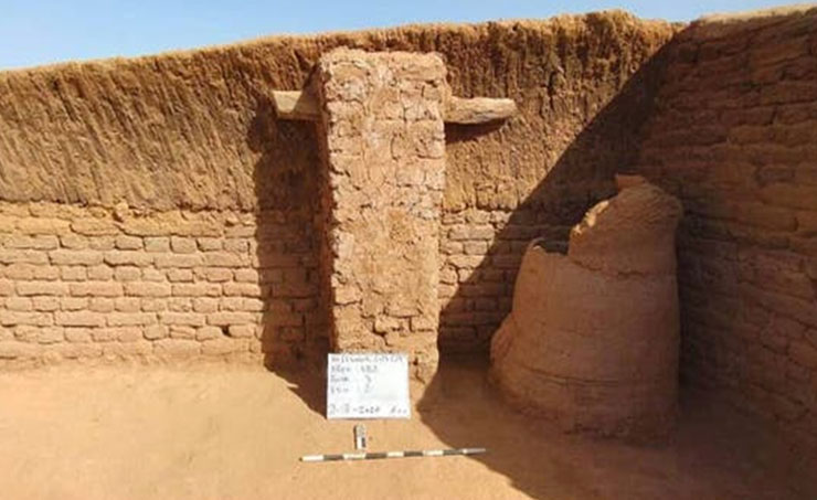 عمرها مئات السنين.. الكشف عن مدينة كاملة تحت الرمال في مصر